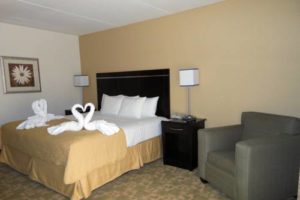 Clarion Inn Suites Orlando bedrom