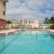 Holiday Inn Express Orlando Airport pool
