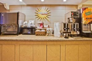 la-quinta-inn-orlando-airport-free-breakfast
