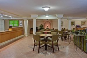 La Quinta Inn Orlando Airport lobby